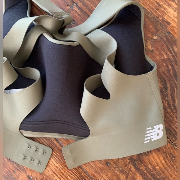 New Balance Women's NB Fortiflow Bra - NWT 34DD - Picture 2 of 9